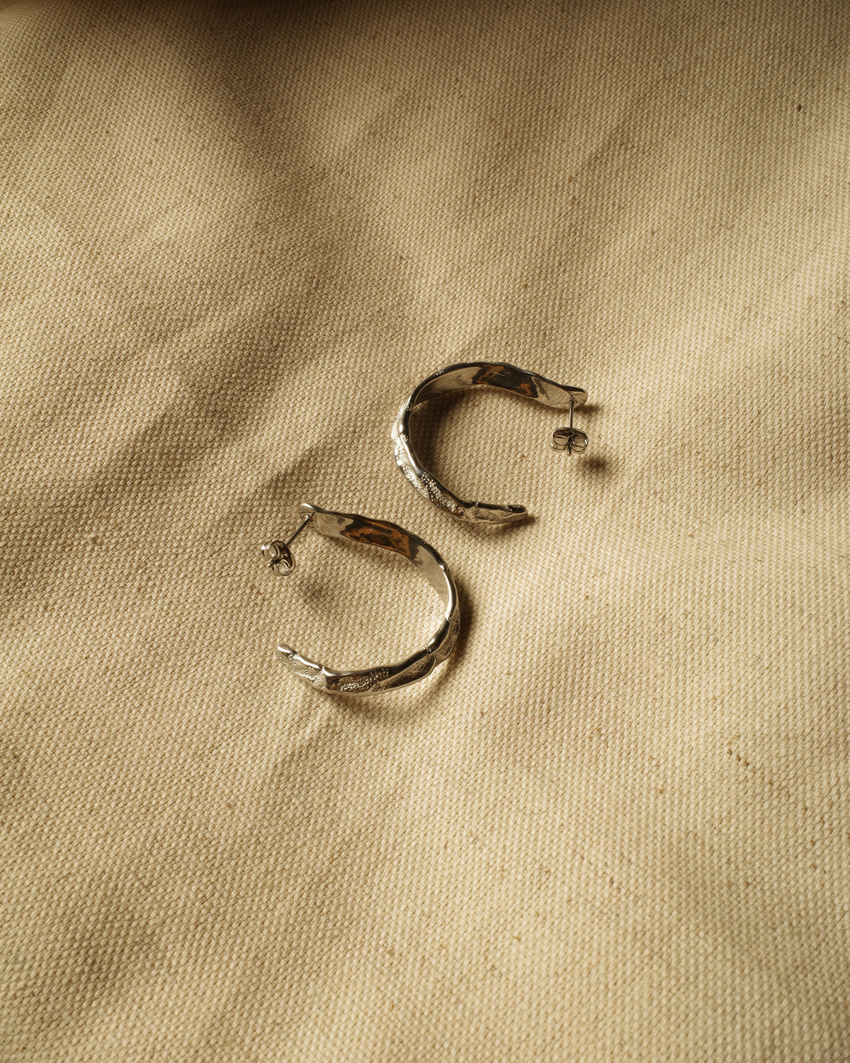 HOOK EARRING - FRAGMENT STUDIO