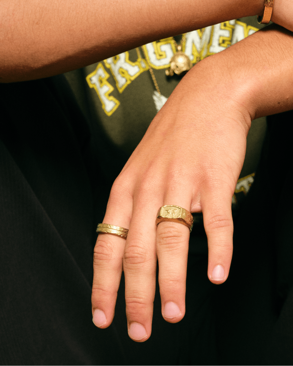 Gold Ring – Line – Slim Engraved Band – Fragment Studio
