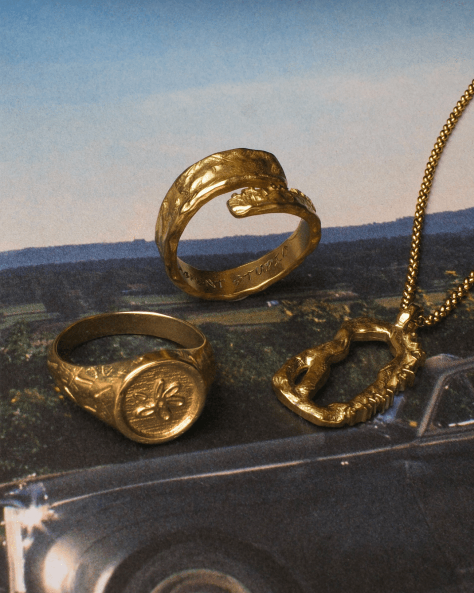 Gold Signet Ring – Lost Petal – Engraved Flower – Fragment Studio