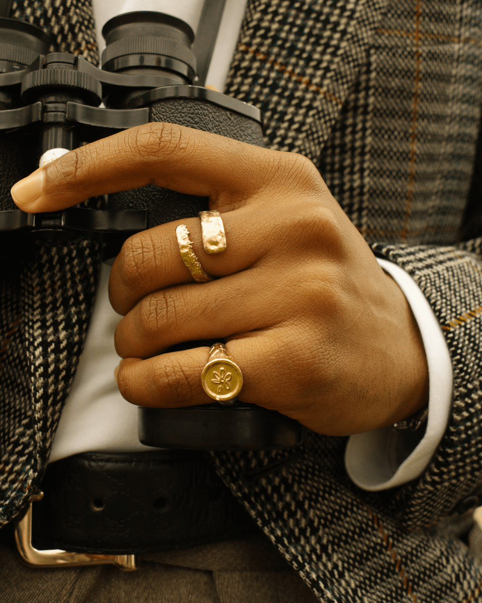 Gold Signet Ring – Lost Petal – Engraved Flower – Fragment Studio