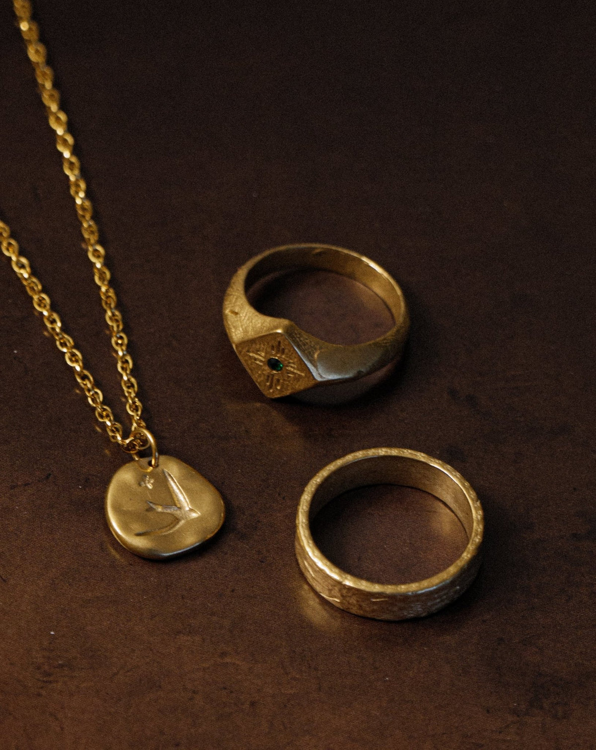 Gold Signet Ring – Green Ray – Green Stone – Fragment Studio