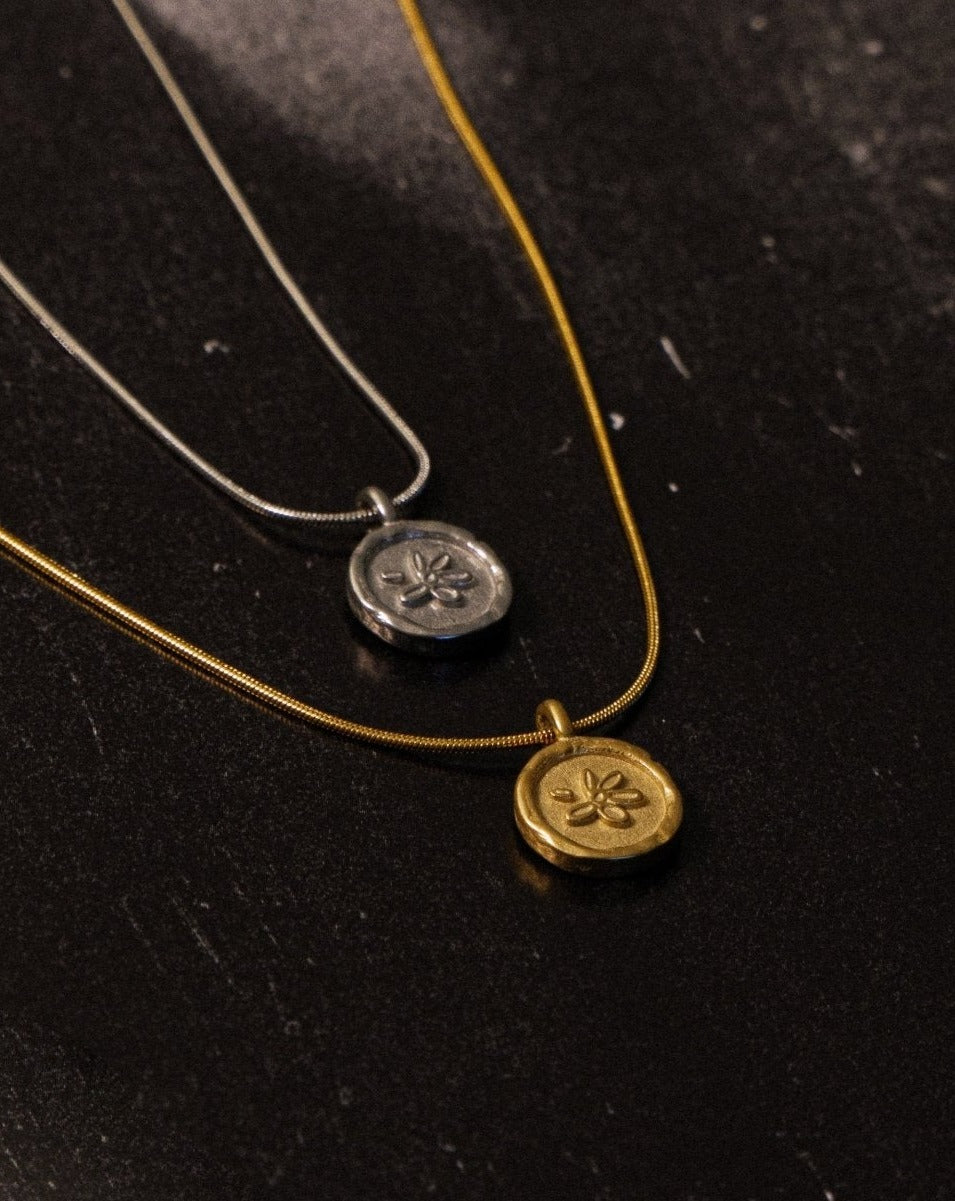 Gold Necklace – Lost Petal – Flower Medallion – Fragment Studio