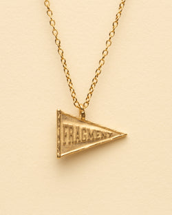 VARSITY FLAG PENDANT [GOLD]