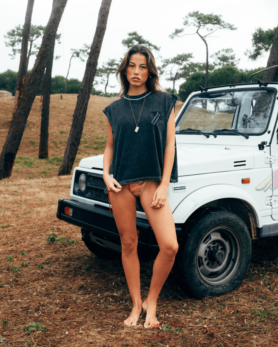 BLACK CONTRAST SLEEVELESS TEE - FRAGMENT STUDIO