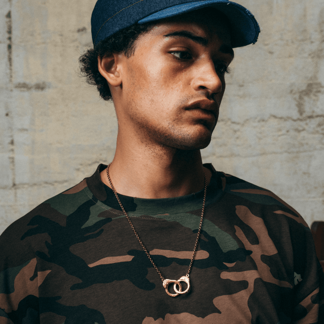 HANDCUFF NECKLACE [GOLD] - FRAGMENT STUDIO