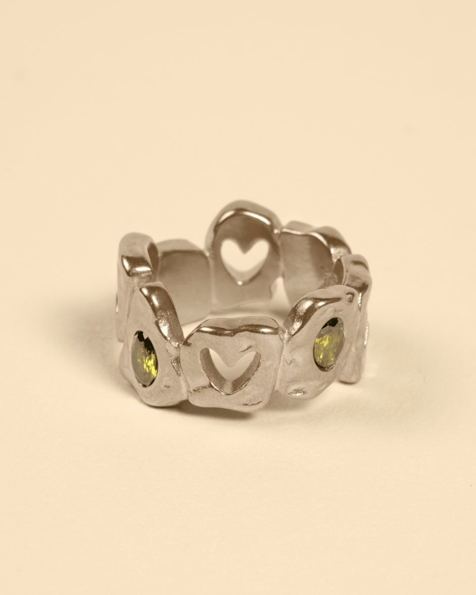 HEARTLESS RING - GREEN PERIDOT - FRAGMENT STUDIO
