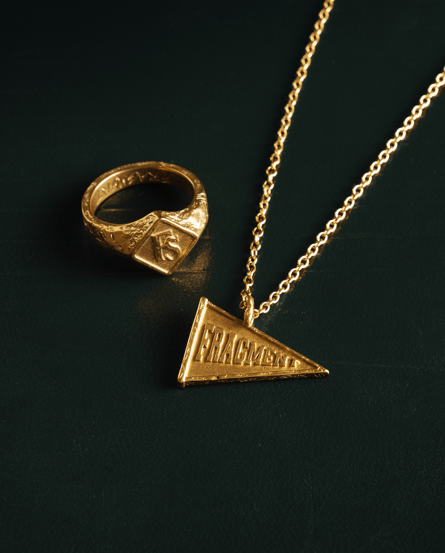 VARSITY FLAG PENDANT [GOLD] - FRAGMENT STUDIO